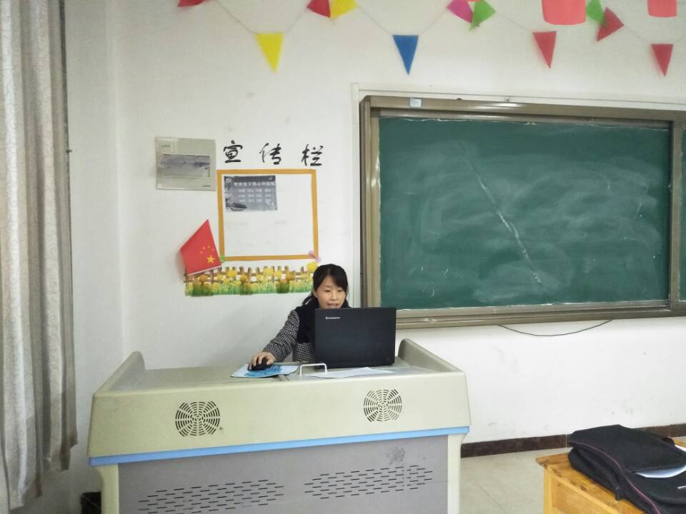 矿冶工程系张娟老师正在授课.jpg